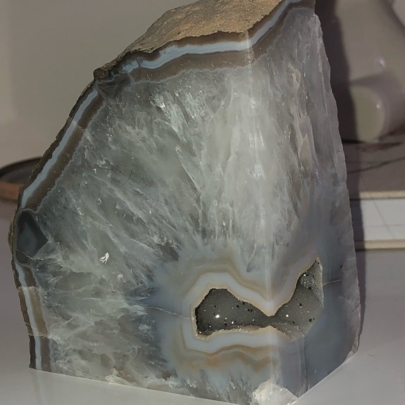 Large agate with Drusy pocket🤍🤍 - Picture 1 of 4